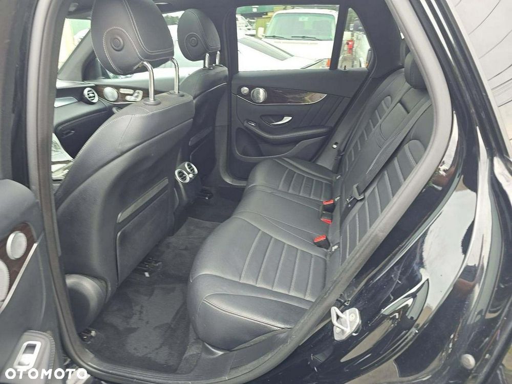 Mercedes-Benz GLC 300 4Matic 9G-TRONIC AMG Line - 6