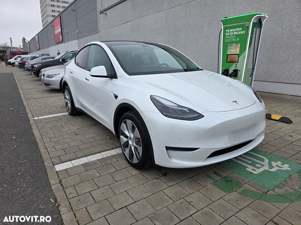 Tesla Model Y AWD Long Range - 6