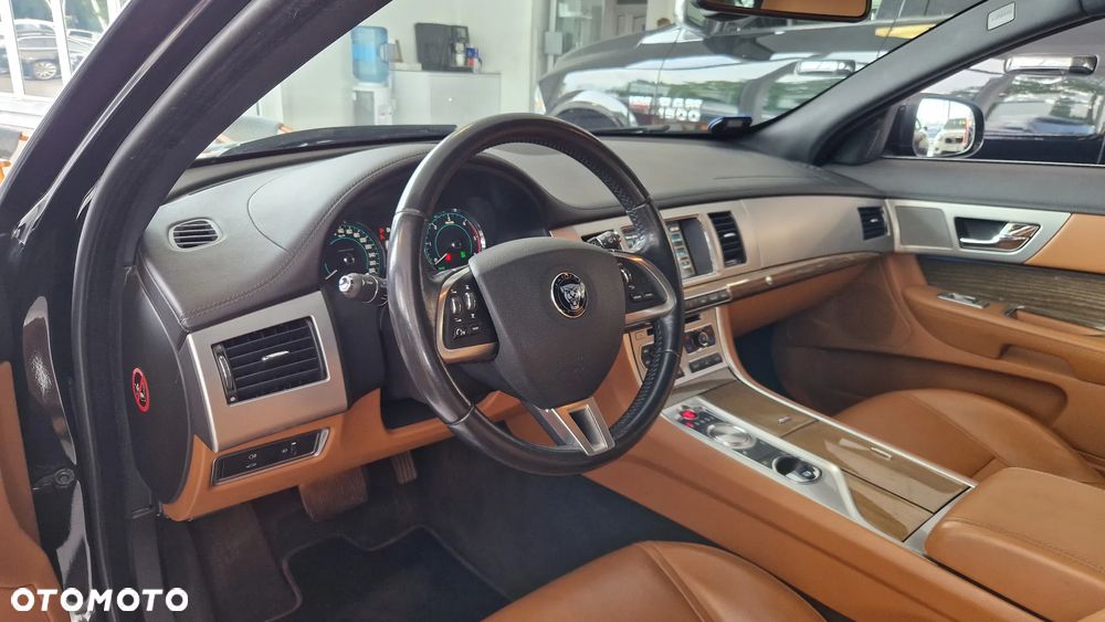 Jaguar XF 3.0 V6 D Premium Luxury - 16