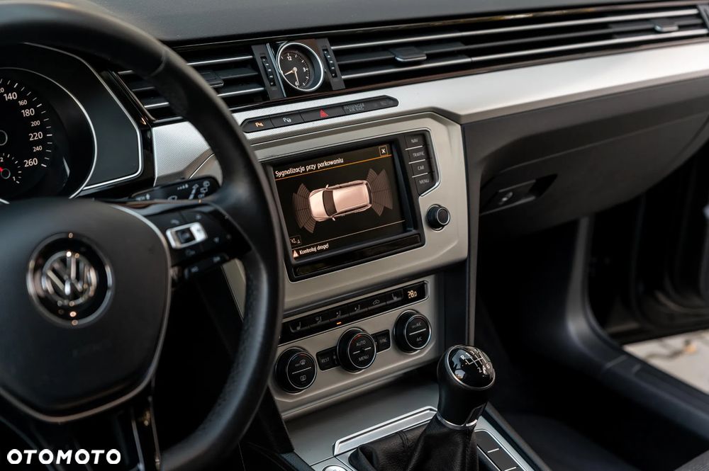 Volkswagen Passat 2.0 TDI BMT Trendline - 32