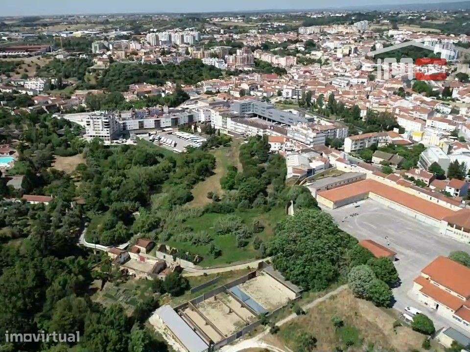 Terreno misto no Centro de Torres Novas - Grande imagem: 2/14