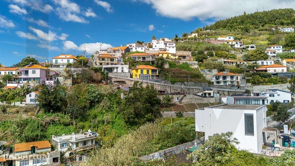 Terreno com 528m2 com projeto aprovado no Funchal - Grande imagem: 3/32