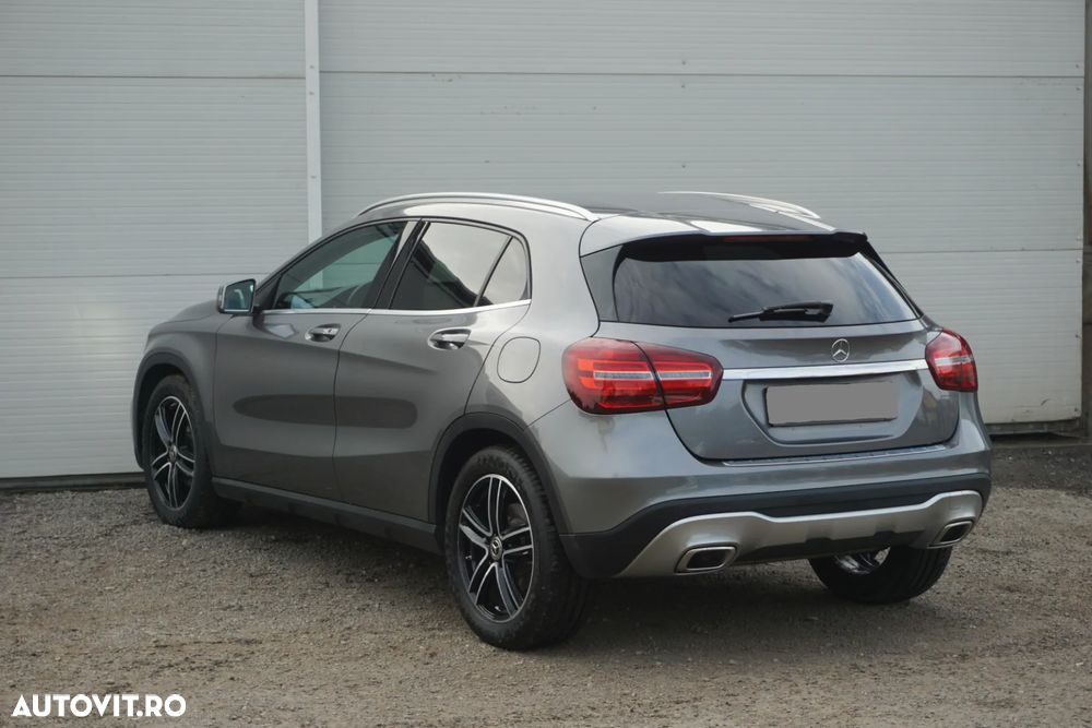 Mercedes-Benz GLA 220 d 4Matic 7G-DCT - 10
