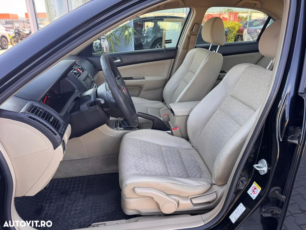 Honda Accord 2.0i Comfort - 11