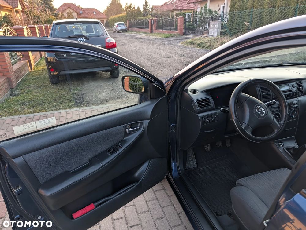 Toyota Corolla 1.6 VVT-i Terra Polaris - 4