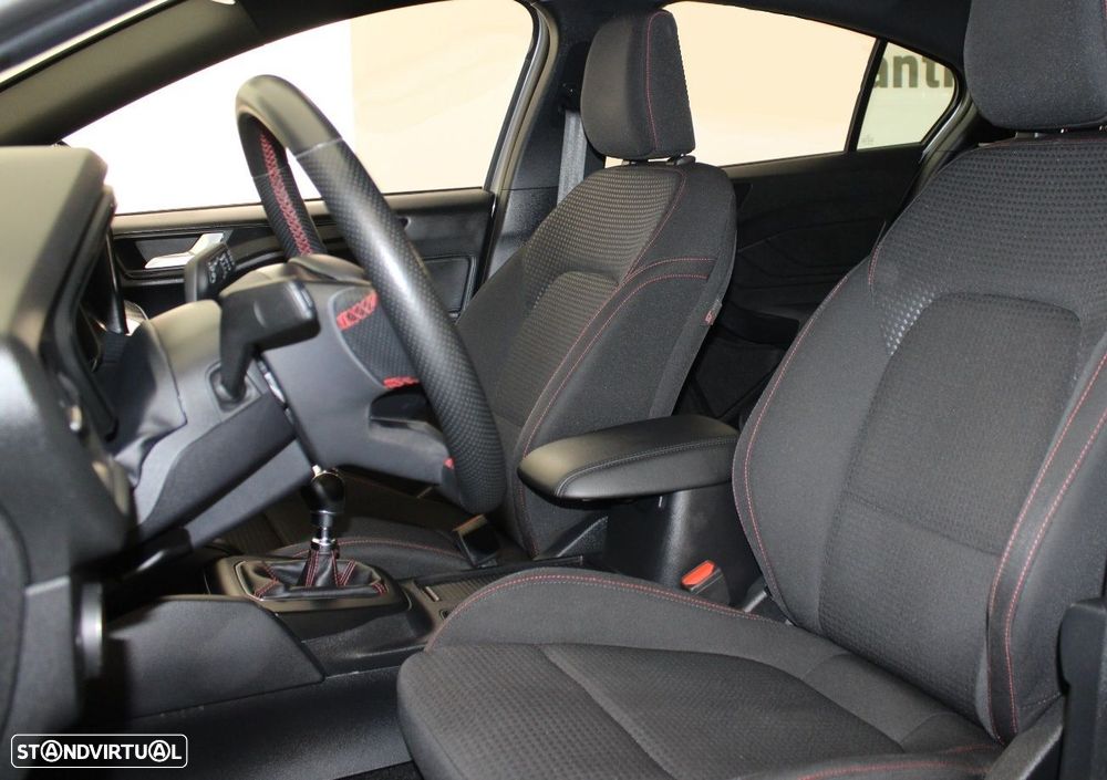 Ford Focus 1.0 EcoBoost MHEV ST-Line - 4