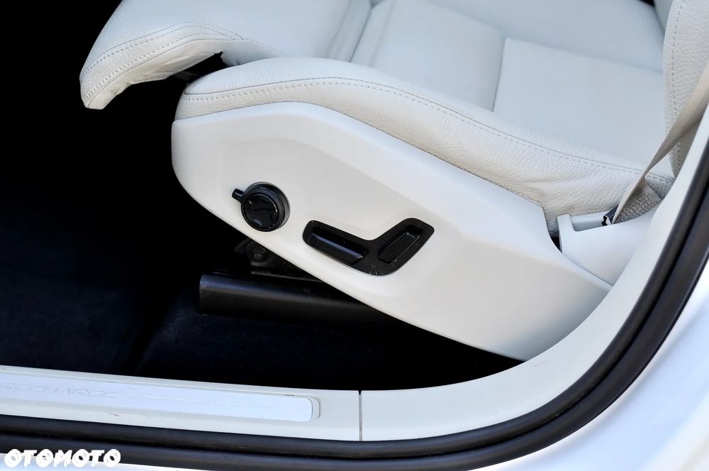 Volvo XC 60 T6 AWD Recharge Geartronic Inscription - 24