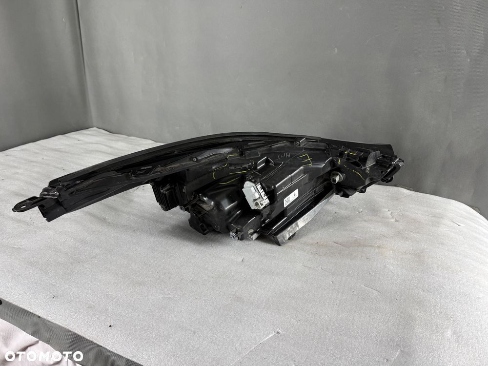 Reflektor lampa przednia lewa Toyota Highlander XU70 10100-8A06K - 4