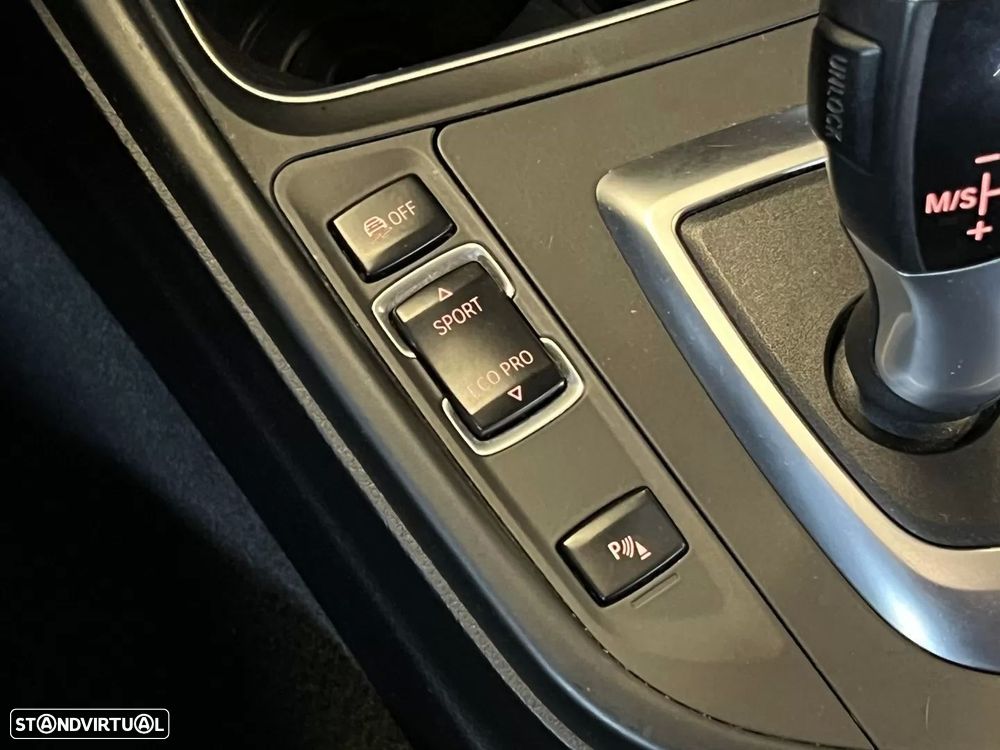 BMW 320 d Touring Aut. Sport Line - 14