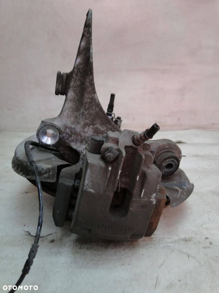 BMW 5 E60 E61 PIASTA ZWROTNICA ZACISK TARCZA LEWA TYŁ TYLNA 2.0D EUROPA - 4