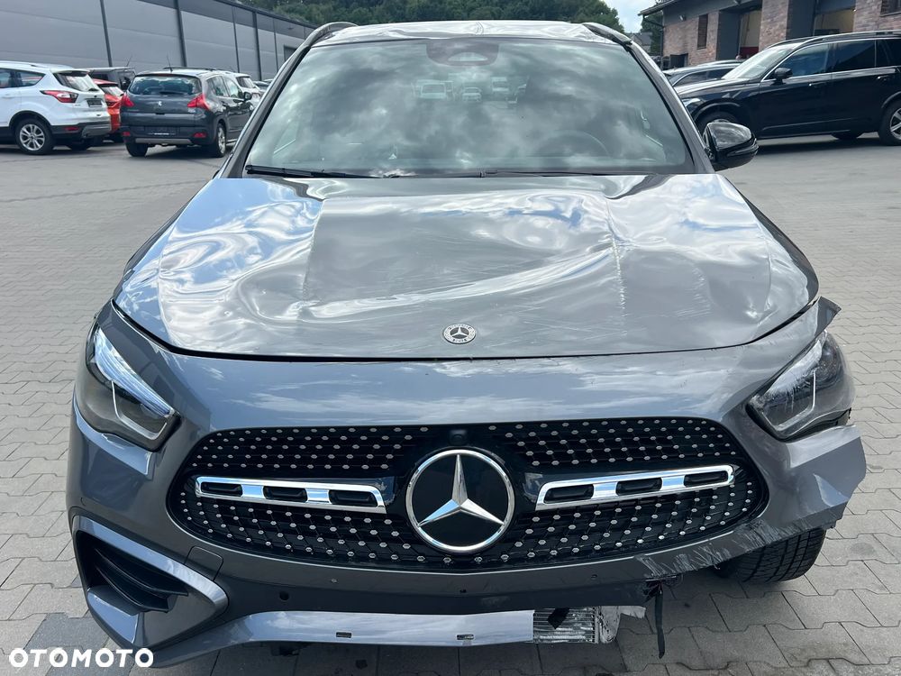 Mercedes-Benz GLA - 2