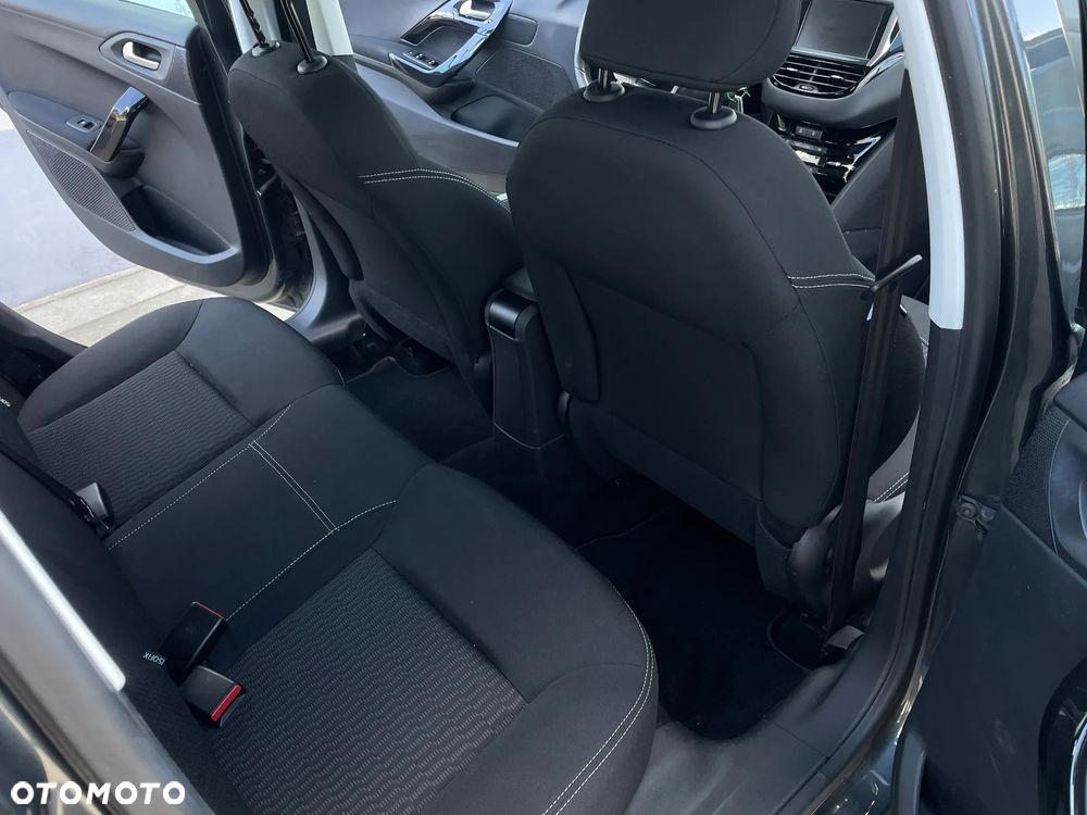 Peugeot 208 1.2 PureTech Allure - 8