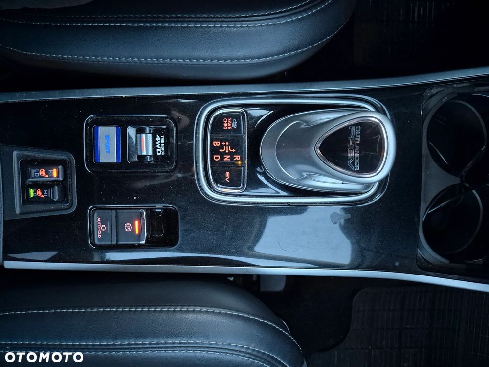 Mitsubishi Outlander - 15