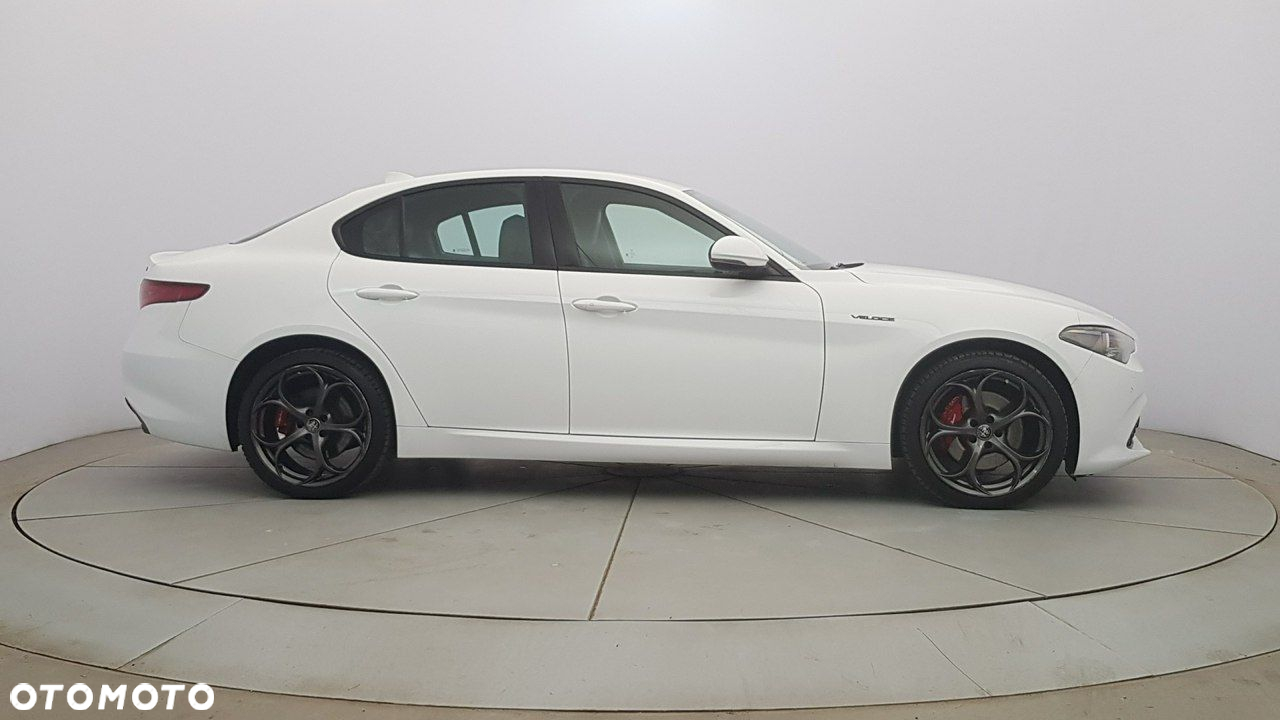 Alfa Romeo Giulia - 8