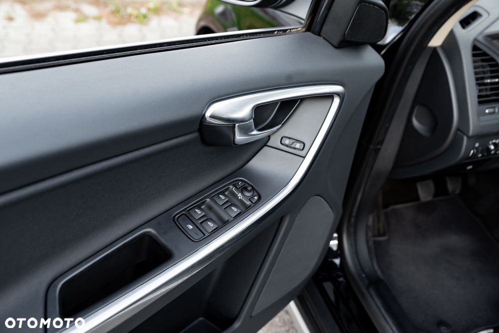 Volvo XC 60 D5 AWD Momentum - 29