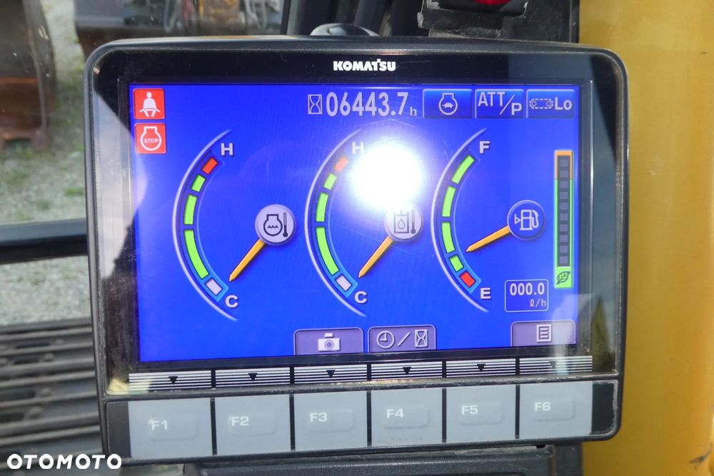 Komatsu PC 210LC-10 - 29