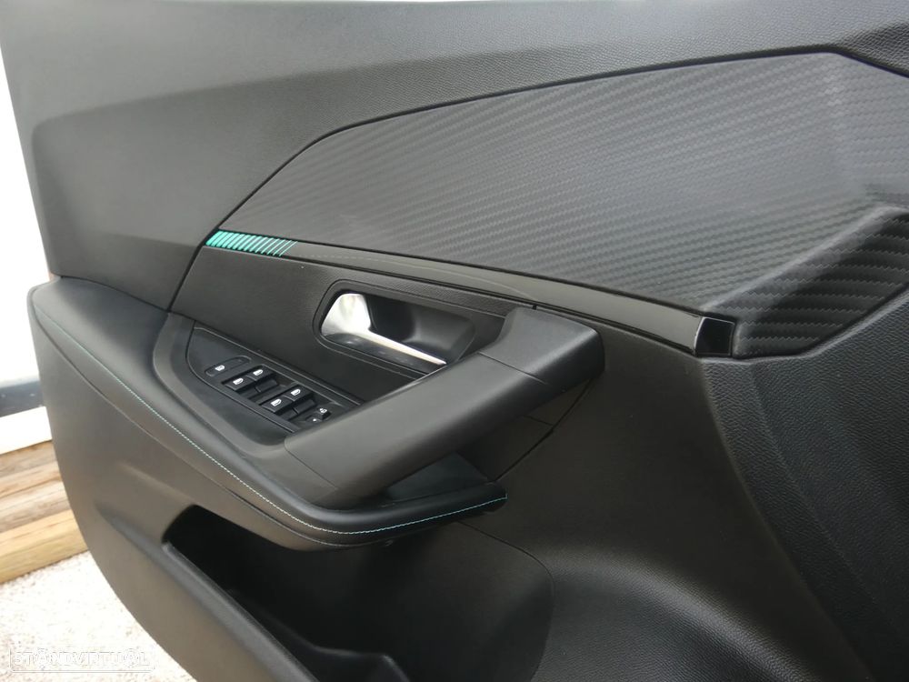 Peugeot 2008 1.2 PureTech Allure Pack - 17