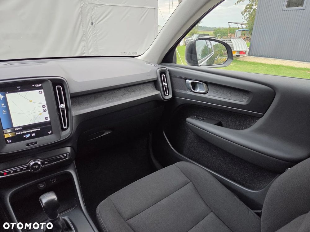 Volvo XC 40 T2 Momentum Pro - 36