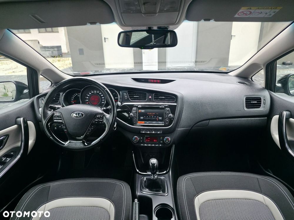 Kia Ceed - 11