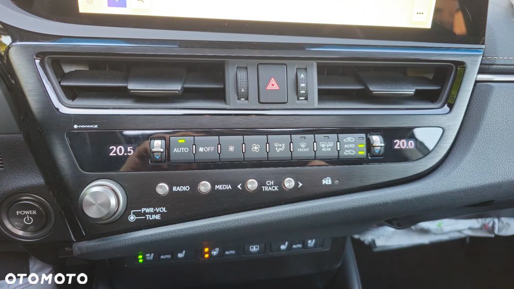 Lexus ES 300h Prestige - 18