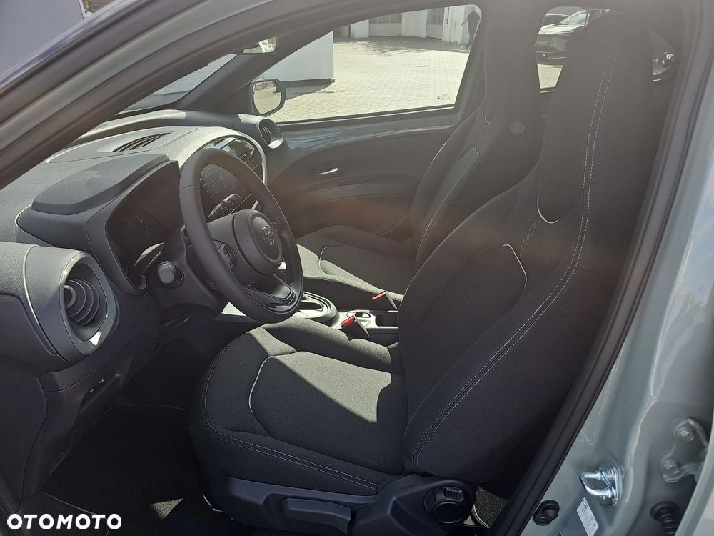 Toyota Aygo X Hybrid 1.5 Style e-CVT - 16