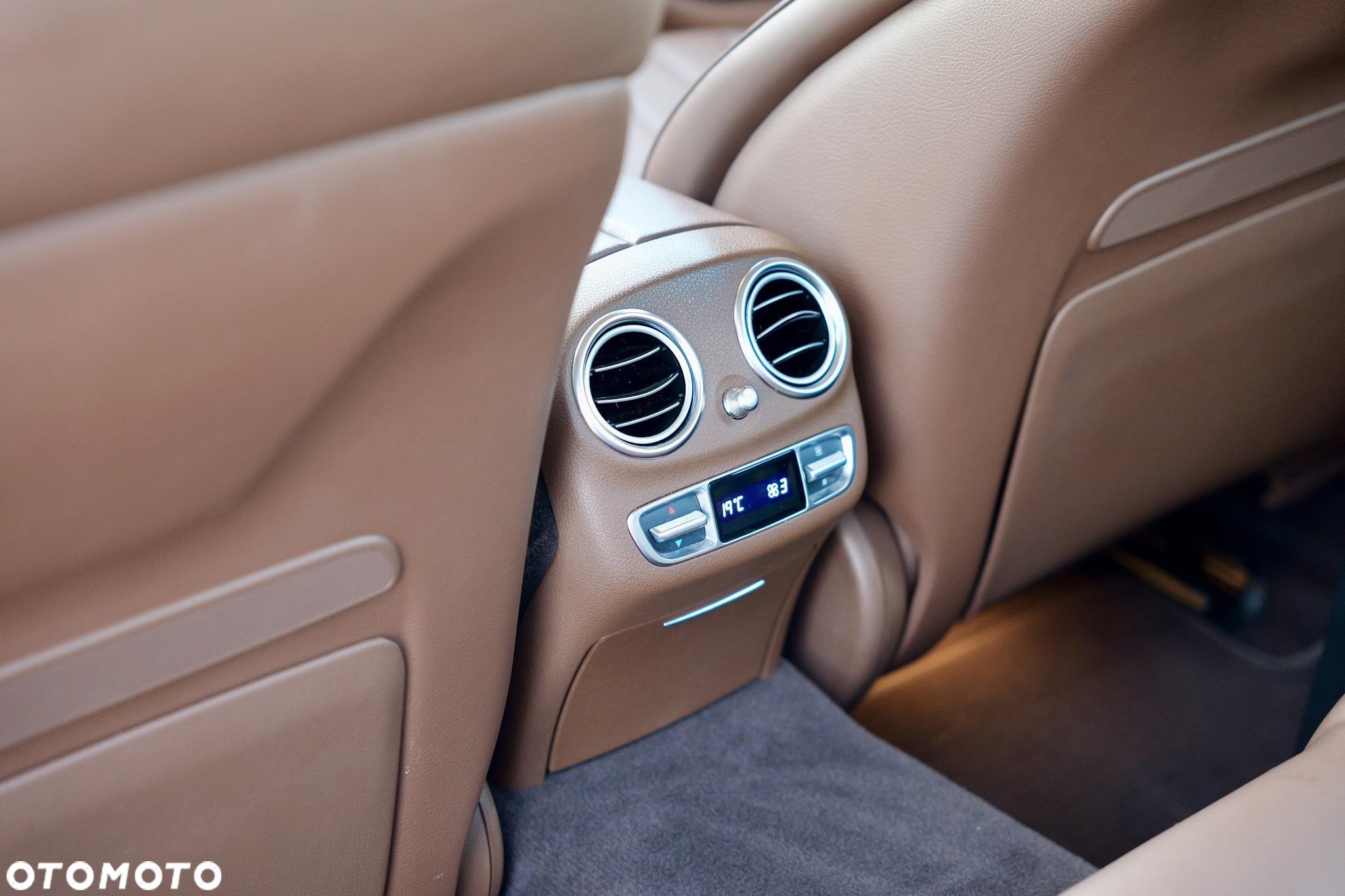 Mercedes-Benz Klasa E 220 d 4-Matic 9G-TRONIC - 12