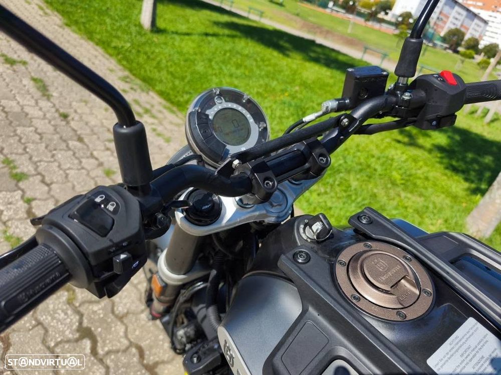 Husqvarna Svartpilen 125 - 7