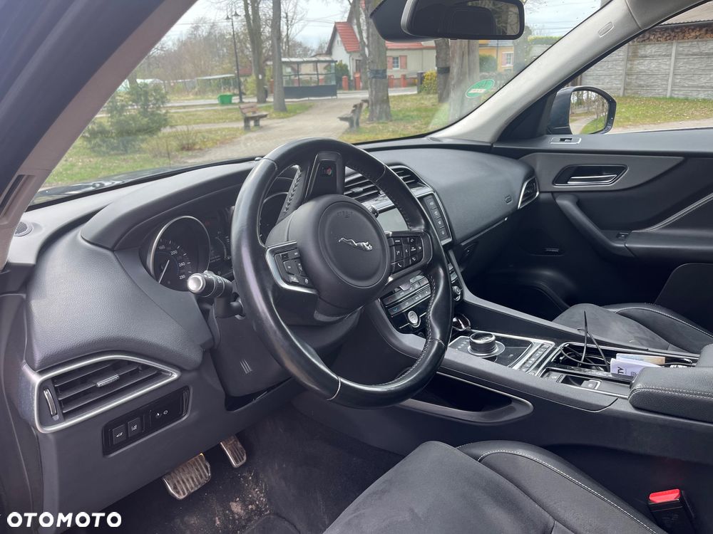 Jaguar F-Pace - 12
