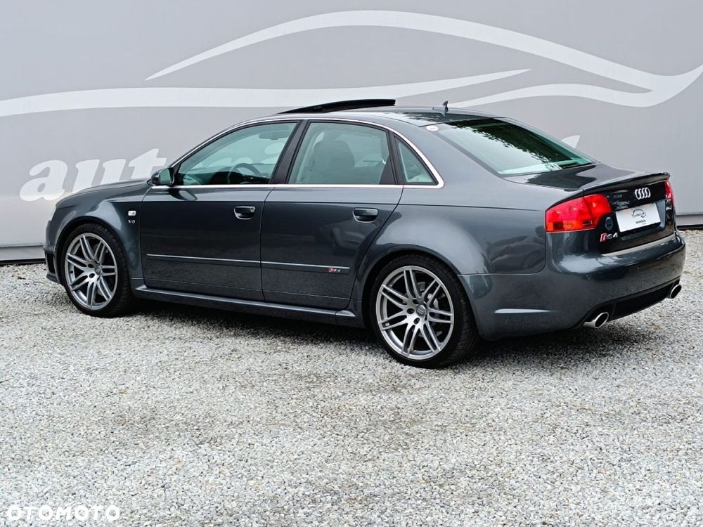 Audi RS4 Limousine - 24