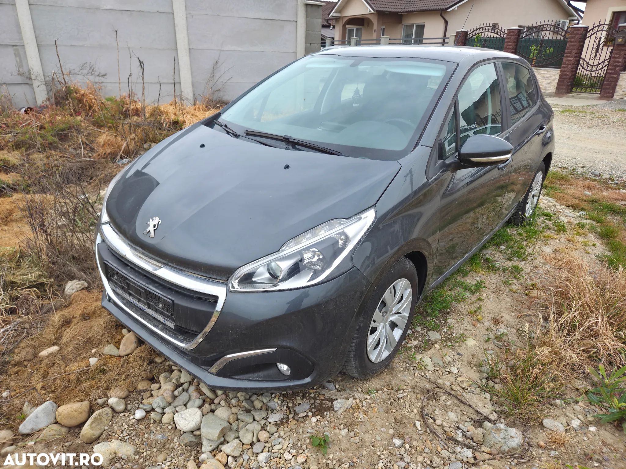 Peugeot 208 - 1