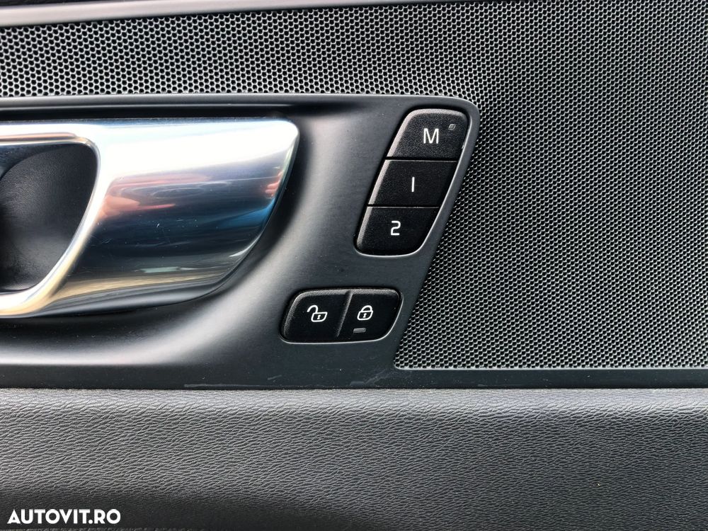 Volvo XC 60 B4 D Geartronic Momentum Pro - 23