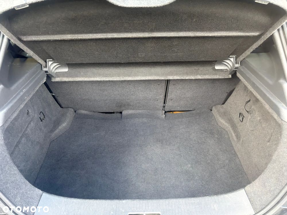 Opel Astra III GTC 1.6 T Cosmo - 12