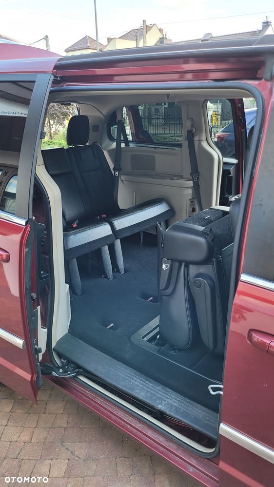 Chrysler Town & Country - 3