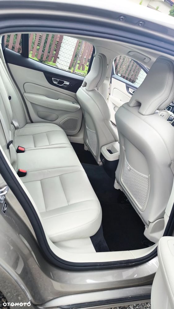 Volvo S60 T5 Momentum Pro - 22