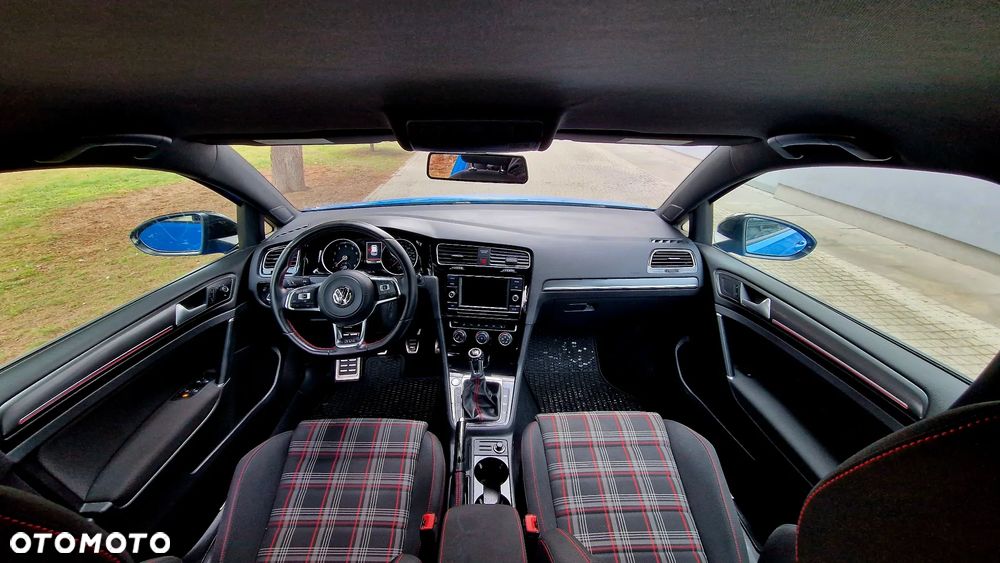 Volkswagen Golf - 23