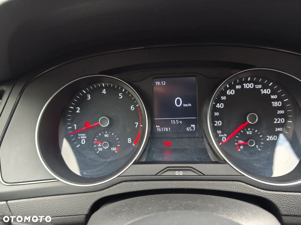 Volkswagen Passat - 16