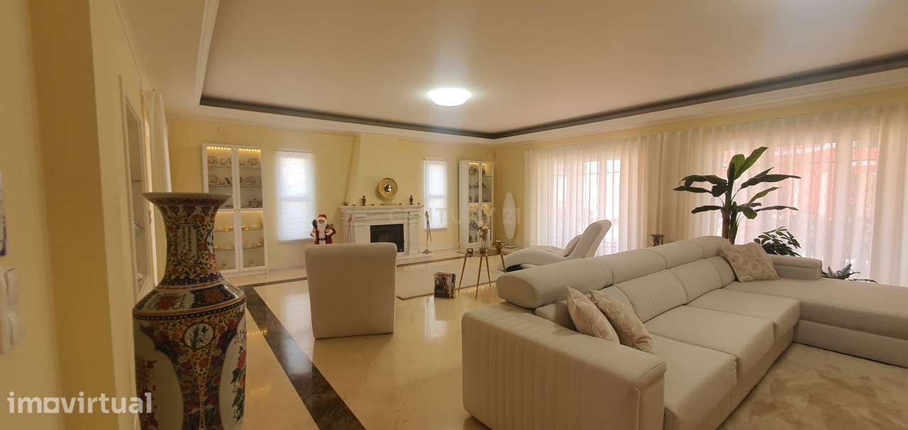 Moradia Premium Isolada situada na avenida da Verdizela ( LUXO ) - Grande imagem: 2/36