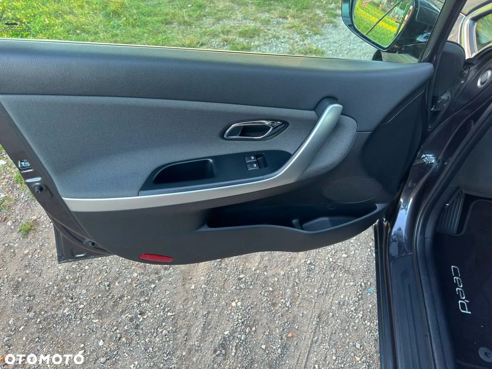 Kia Ceed 1.4 CVVT Fifa World Cup Edition - 11