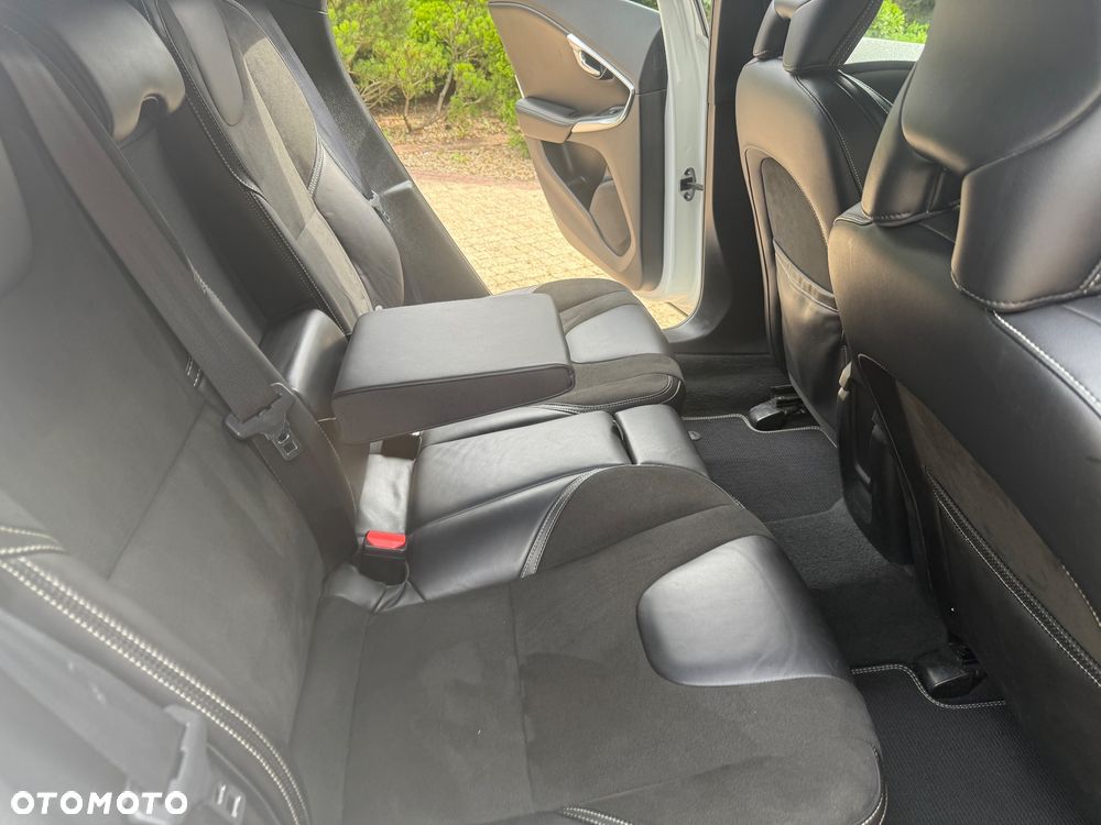 Volvo V40 T4 R-Design - 23