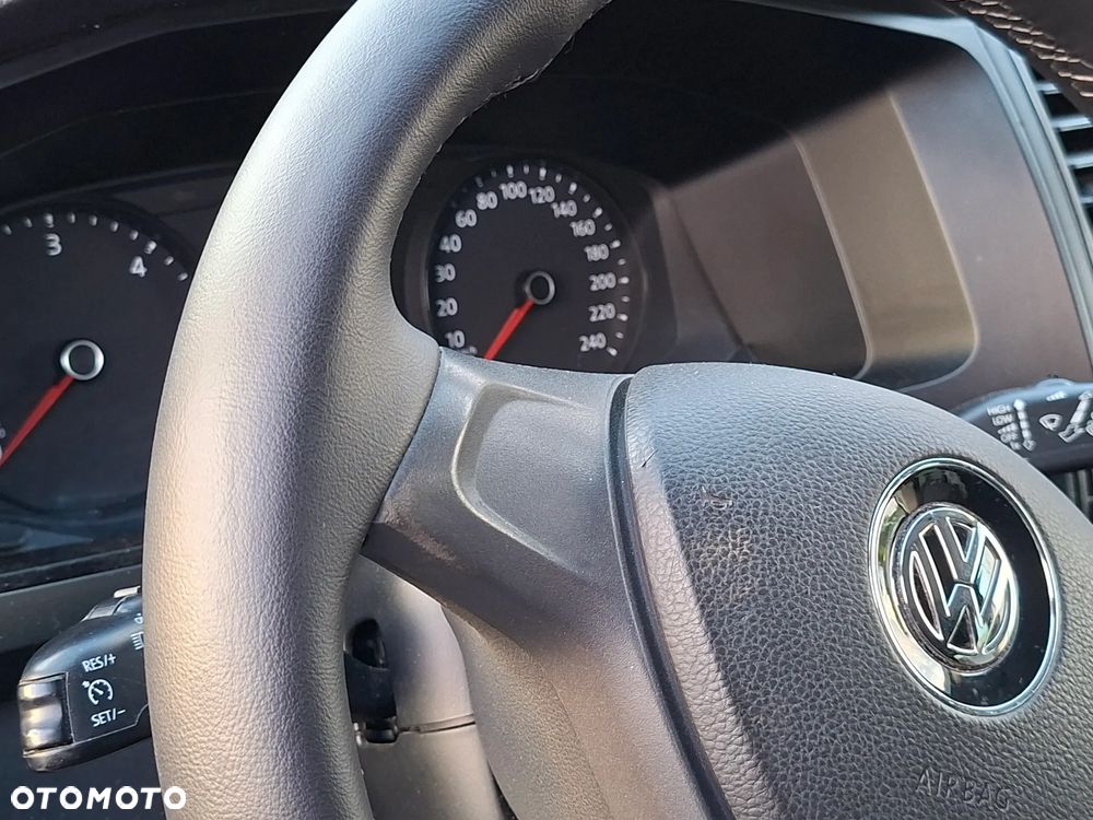 Volkswagen Caravelle - 18