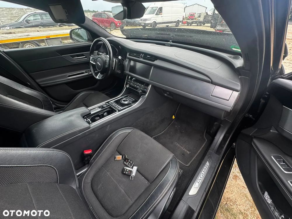 Jaguar XF 2.0 i4D AWD Pure - 20