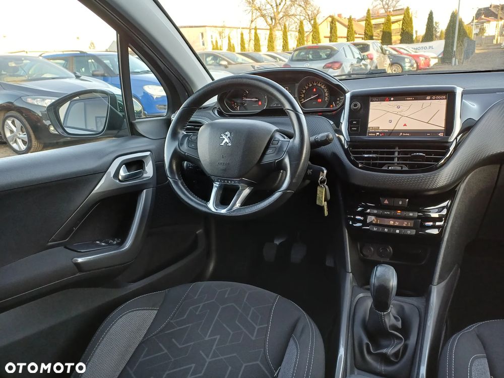 Peugeot 2008 1.2 Pure Tech Style - 19