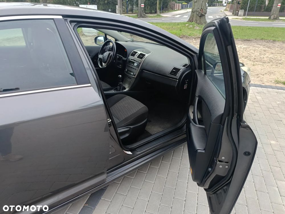 Toyota Avensis - 6