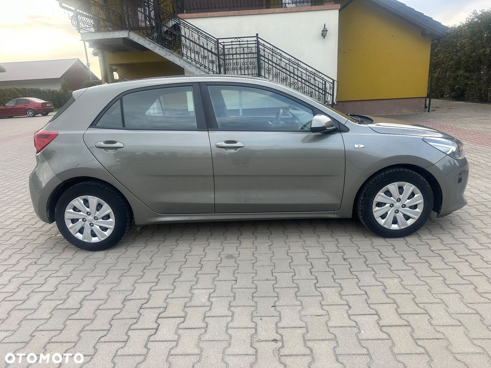 Kia Rio 1.2 L - 4
