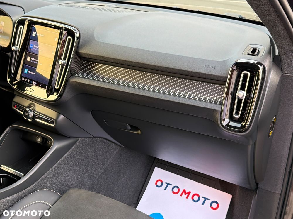 Volvo XC 40 B3 B DKG Ultra Black Edition - 15