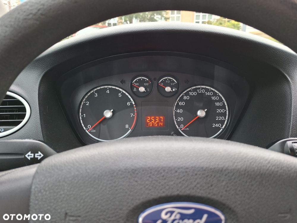 Ford Focus 1.6 Amber X - 26