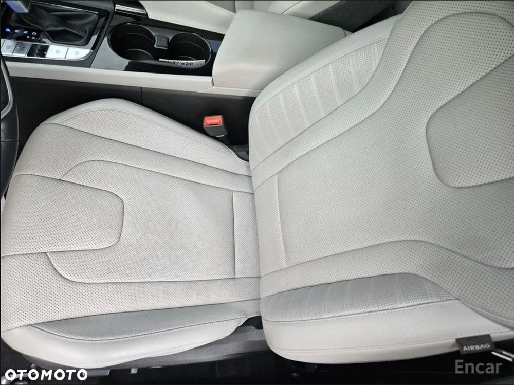 Hyundai Elantra - 12