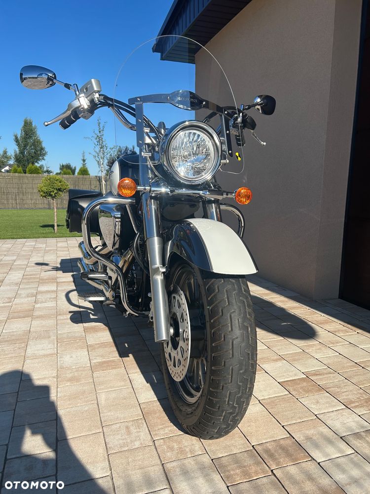 Suzuki Intruder - 12