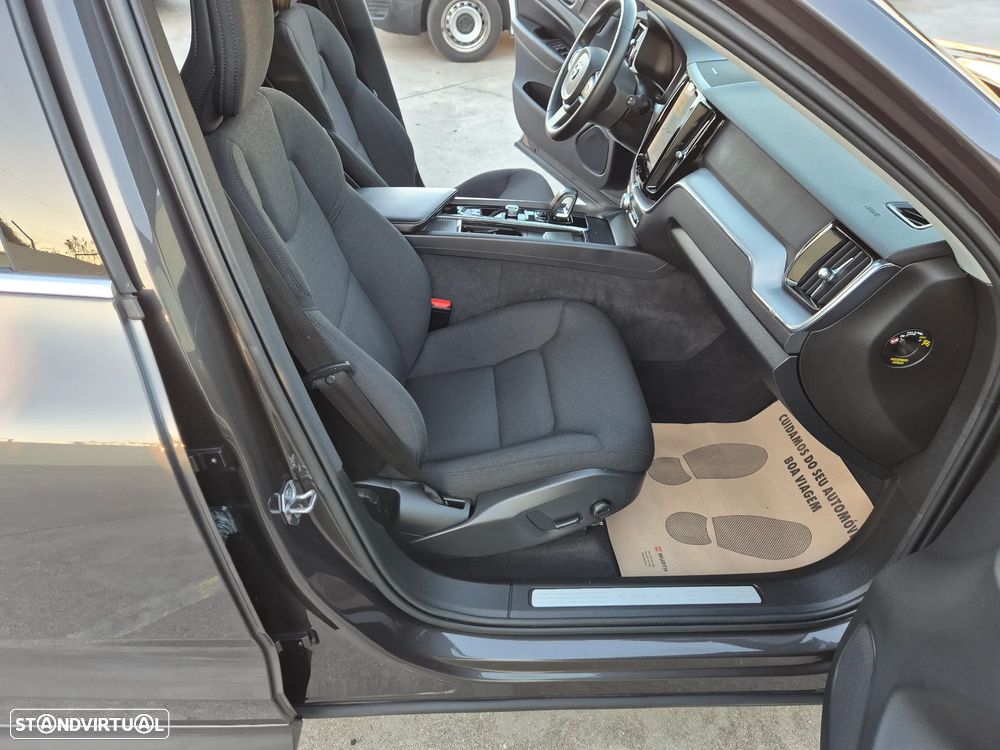 Volvo XC 60 2.0 B4 Momentum Plus - 31