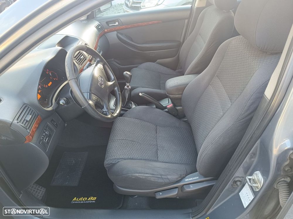 Toyota Avensis LB 2.0 D-4D Sol - 6